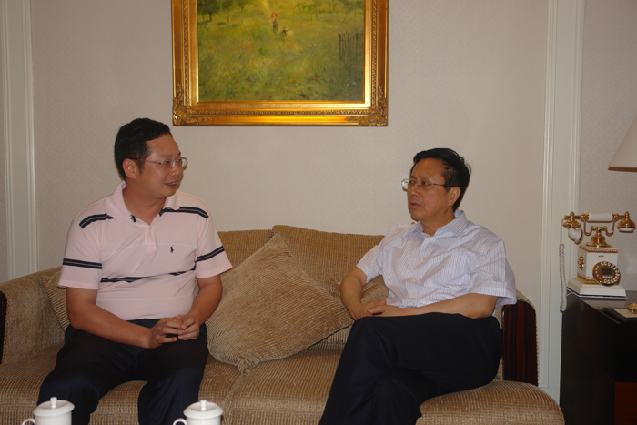 2009年7月1日，全國(guó)人大常委會(huì)副委員長(zhǎng)、民建中央主席陳昌智在廈門(mén)調(diào)研時(shí)，親切接見(jiàn)蘇慶燦
